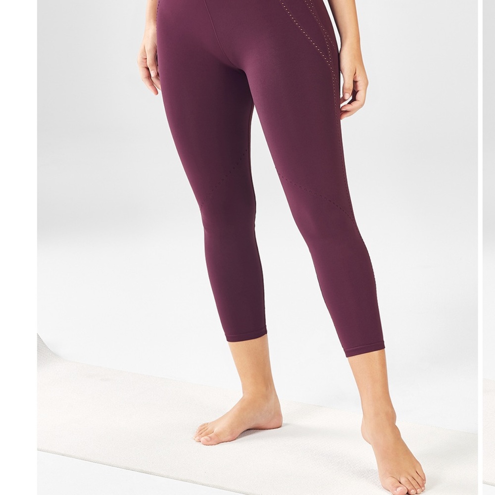 Fabletics High-Waisted Seamless Dot Capri